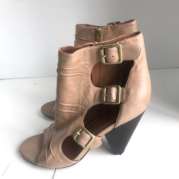 Vince Camuto leather ankle booties. Size 9.5 - Picture 1 of 10